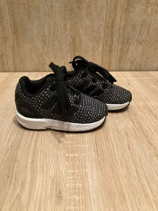 Детски маратонки Adidas, обувки Okaidi и пантофи