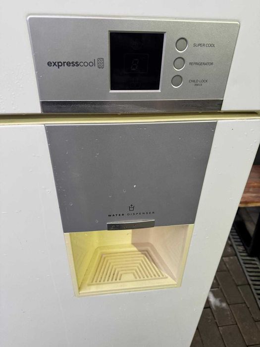 Vând combină frigorifică LG GR-B652YVSK – capacitate mare, cu dispozitiv gheață