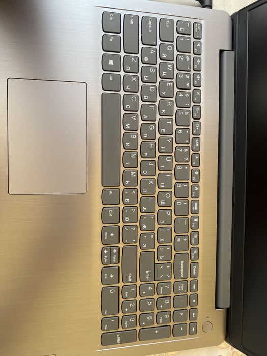 Сросно продам ноутбук Lenovo ideapad 3 15 ITL6