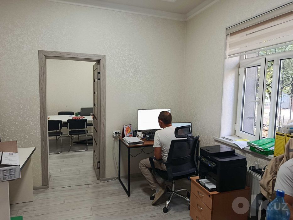 Bodomzorda 65 m² tayyor jihozlangan ofis ijaraga — mebelsiz xarajatsiz