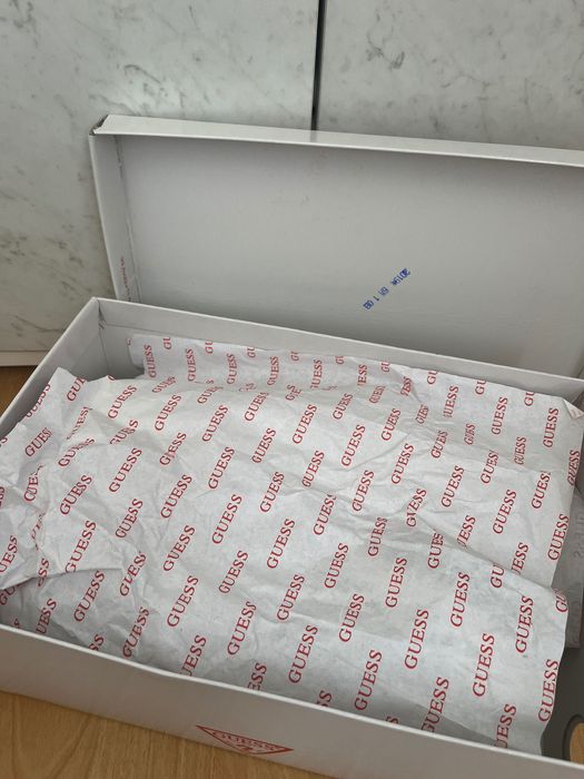 Обувки Guess в розов цвят