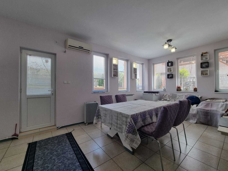 Прекрасна двуетажна къща в с. Кошарица, обл. Бургас