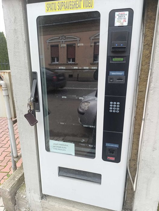 Automat de vending,snacks,sucuri,etc