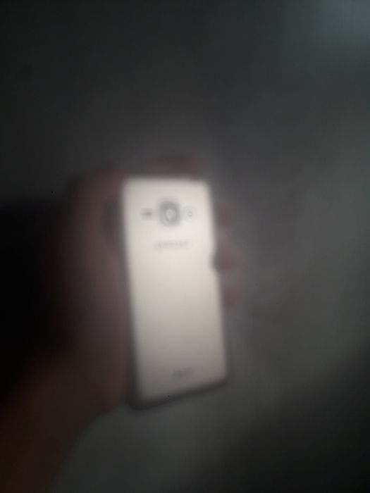 Продаю Samsung j1 2016