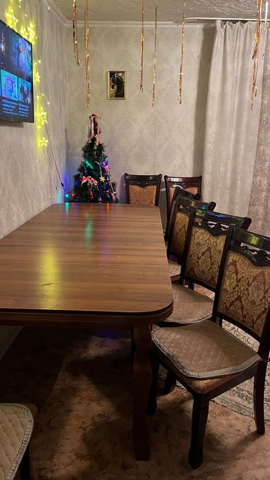 Село Талапкер продается стол с стульями