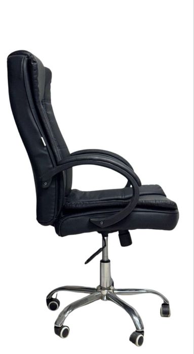 Офисное кресло .