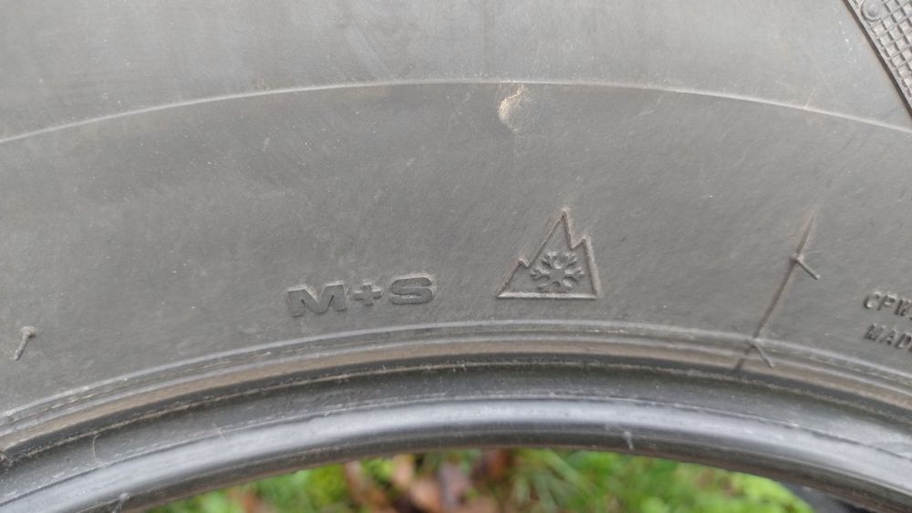 Промоция, 4 зимни гуми Ласа, 215/65/17, 7 ММ грайфер!