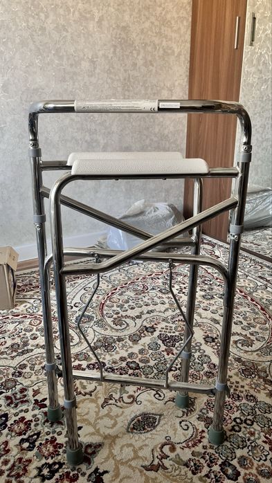 Стул с санитарным оснащением