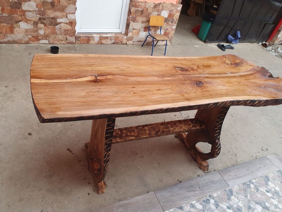 Masă din lemn masiv de nuc lucrată manual!