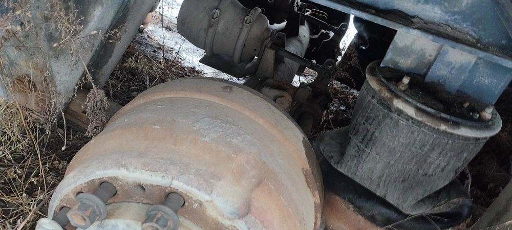 Ось МАЗ три штуки