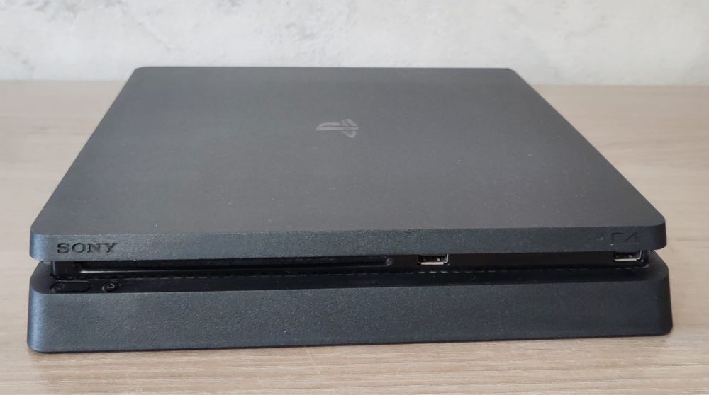 Playstation 4 Slim