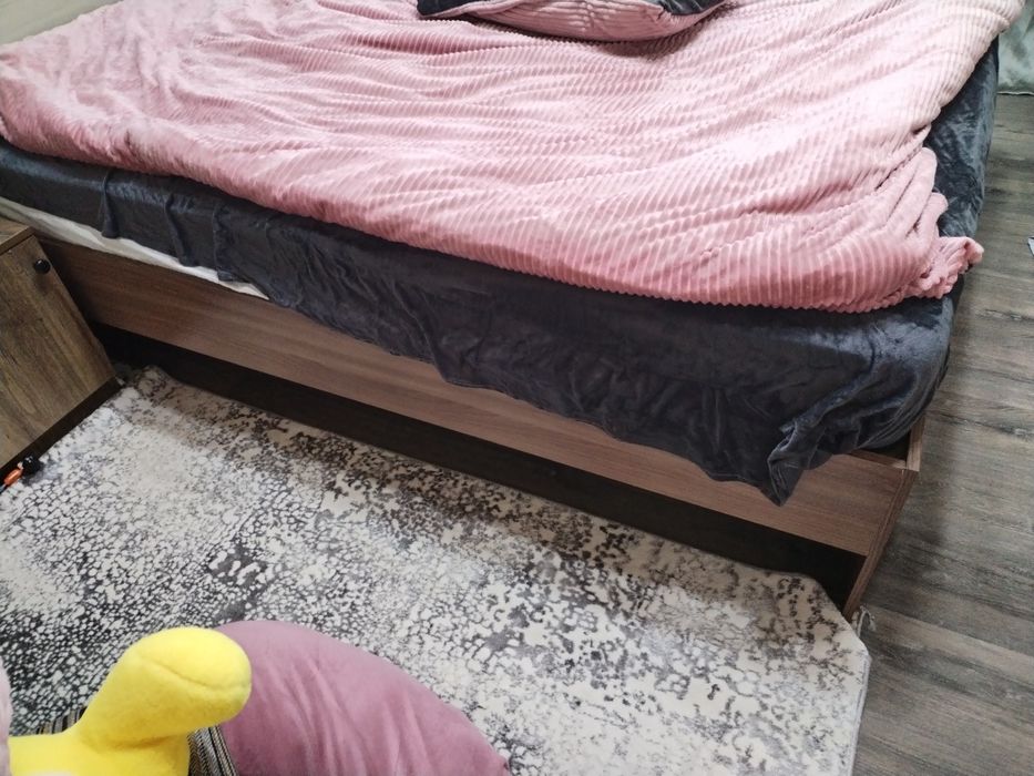 Кровать с матрасом