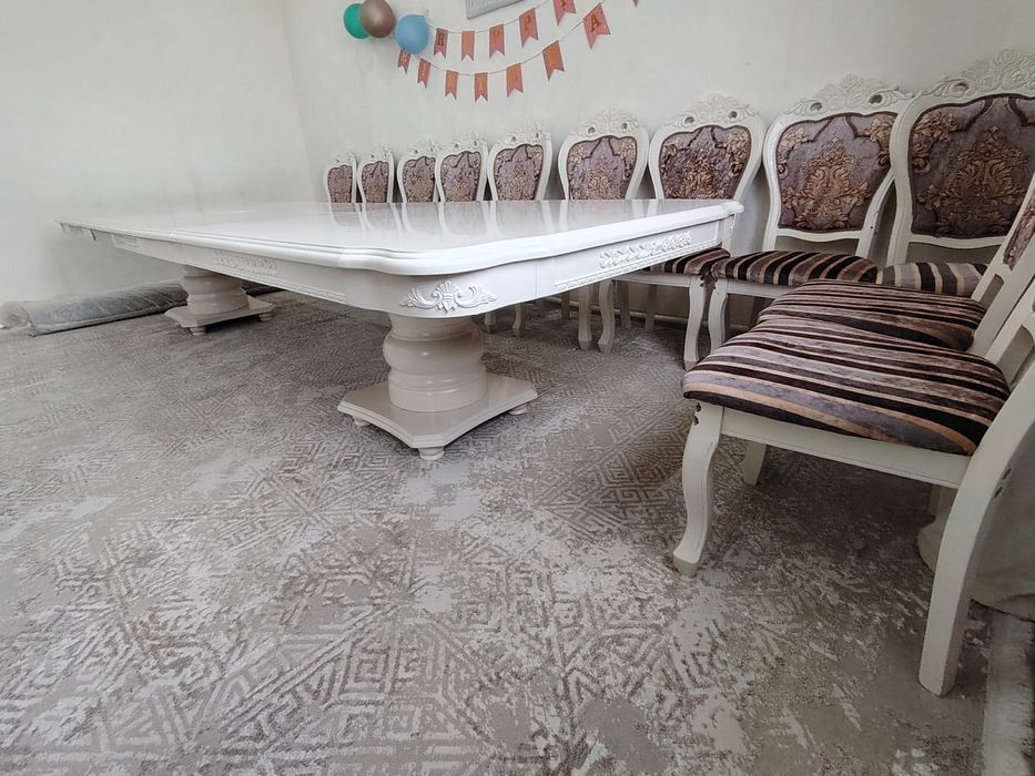 Продаю стол и стулья бу