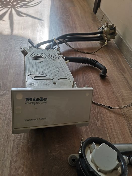 Пералня миле на части