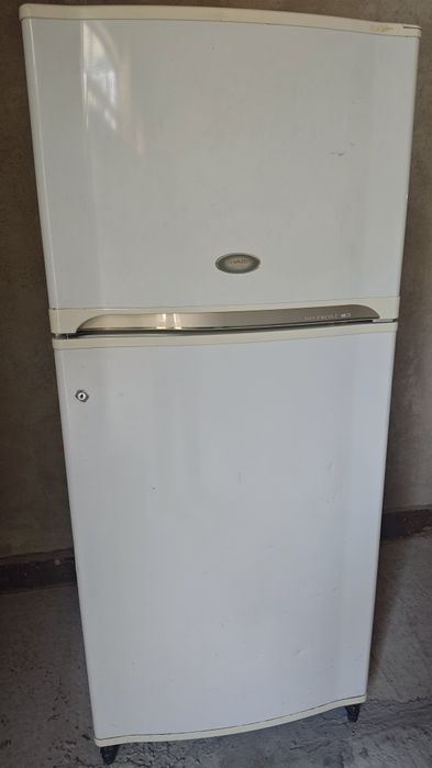 Холодильник Sharp сотилади