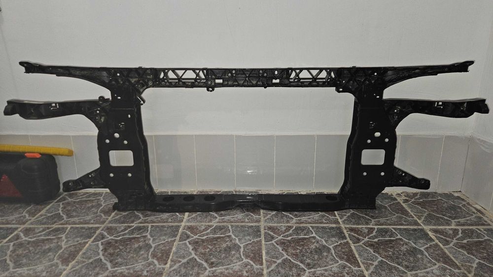 Суппорт радиатора (телевизор)