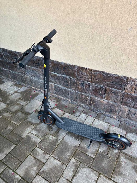 Trotinetă electrică E-Way E-350 – Anvelope Pline (Fără Pene), Stare Excelentă