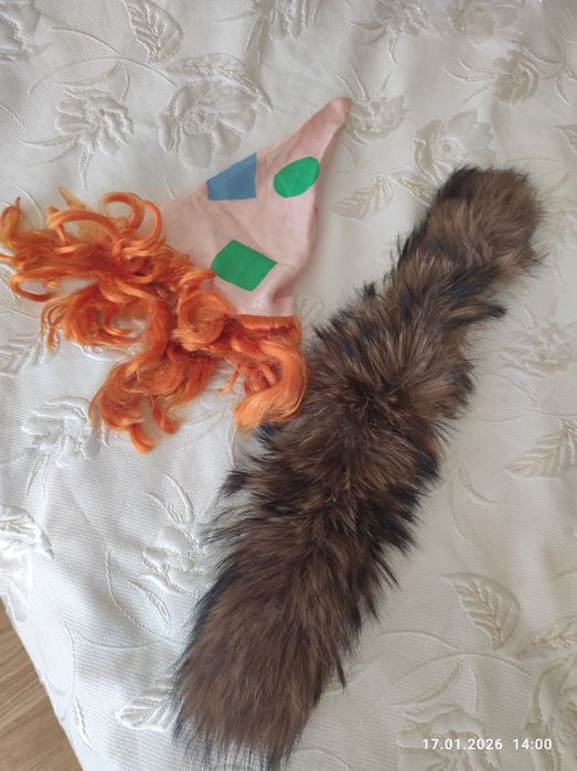 Отдам колпак петрушки и хвост для лисы