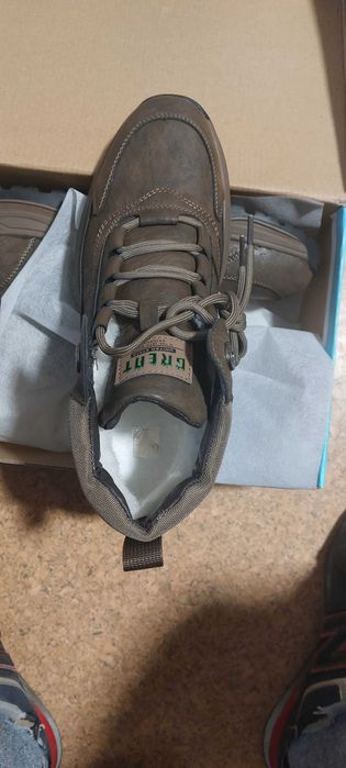 Продавам нови мъжки обувки