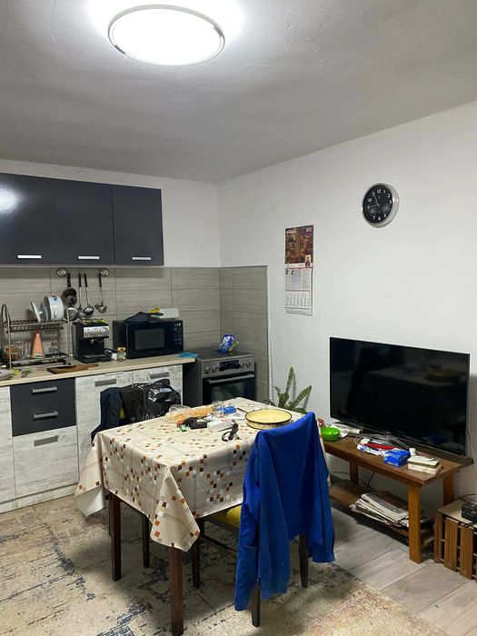 Монолитна къща с гараж с РЗП:240кв.м. с двор от 1462 кв.м.