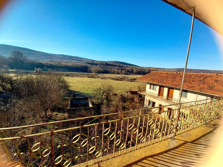 Дава под Наем КЪЩА и склад