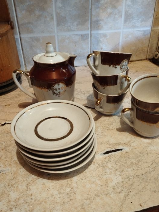 Кофейный набор, блюдечки, чашки, кофейник