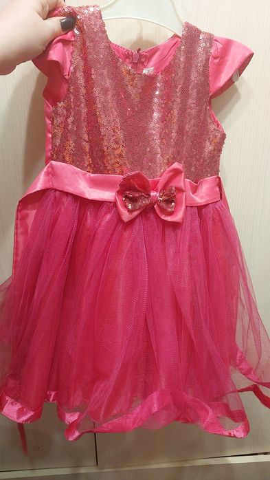 Продам платья на девочку