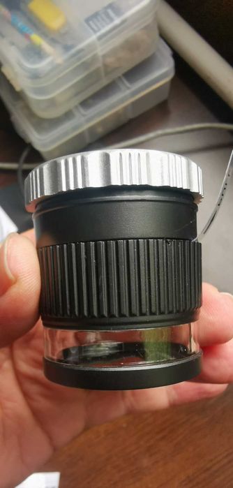 Регулируема фокусна лупа. Увеличително стъкло с LED UV светлина