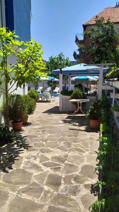 Нощувка в Свети Никола l Включва нощувка, басейн и шезлонги! ТОП ЦЕНА!