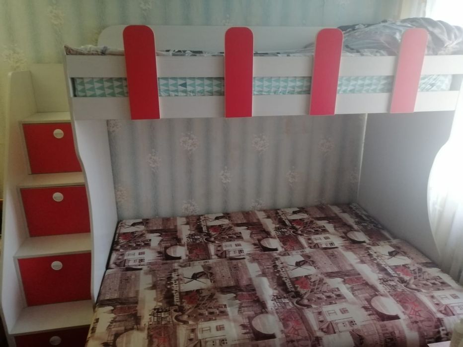Двухъярусная кровать