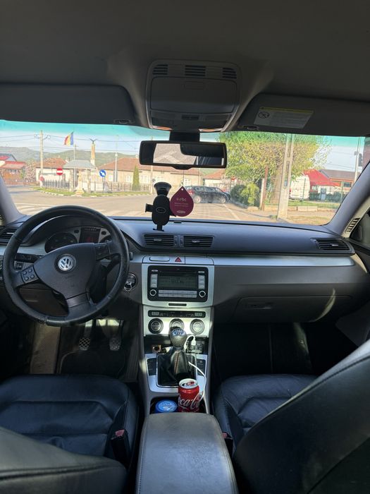 Se vinde autoturism