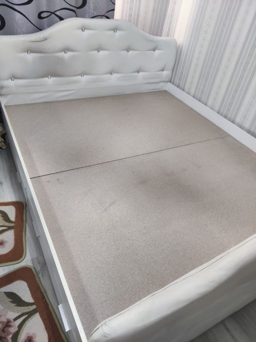 Двуспальная кровать