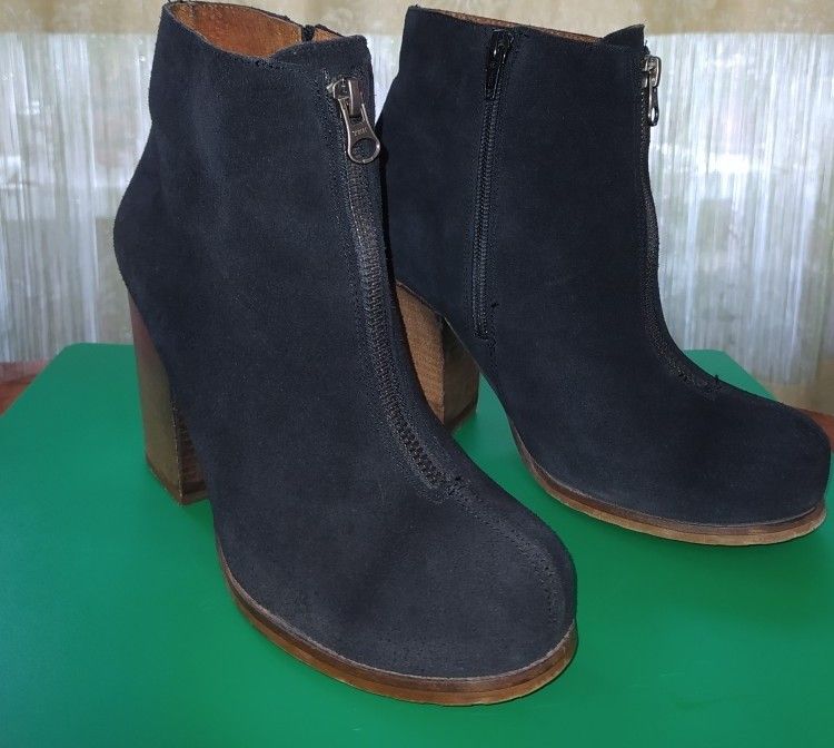 Замшевые женские ботинки