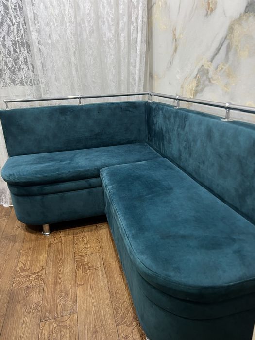 Продам кухонный диван