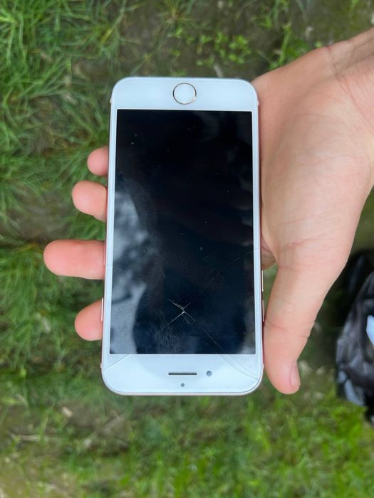 Iphone 8 colati yaxshi xamma joyi  ishledi ekranida singan joyi bor