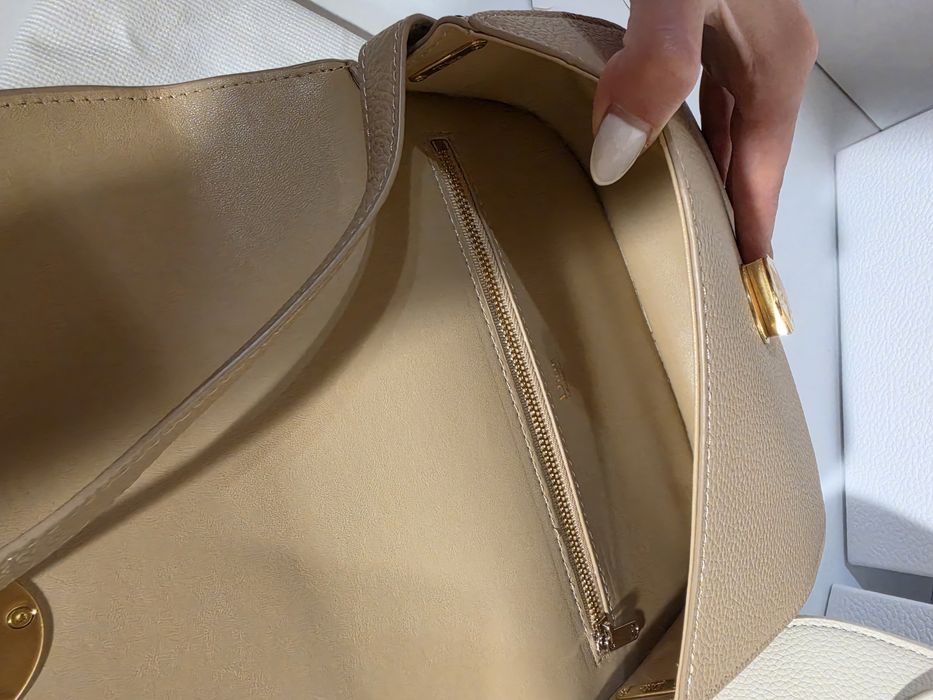 Налична чанта Dior Médaillon Beige