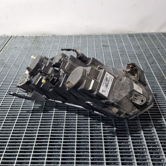 Far Dreapta Dacia Duster II 2018 - 2021 SUV 4 Usi (1473) Fara xenon