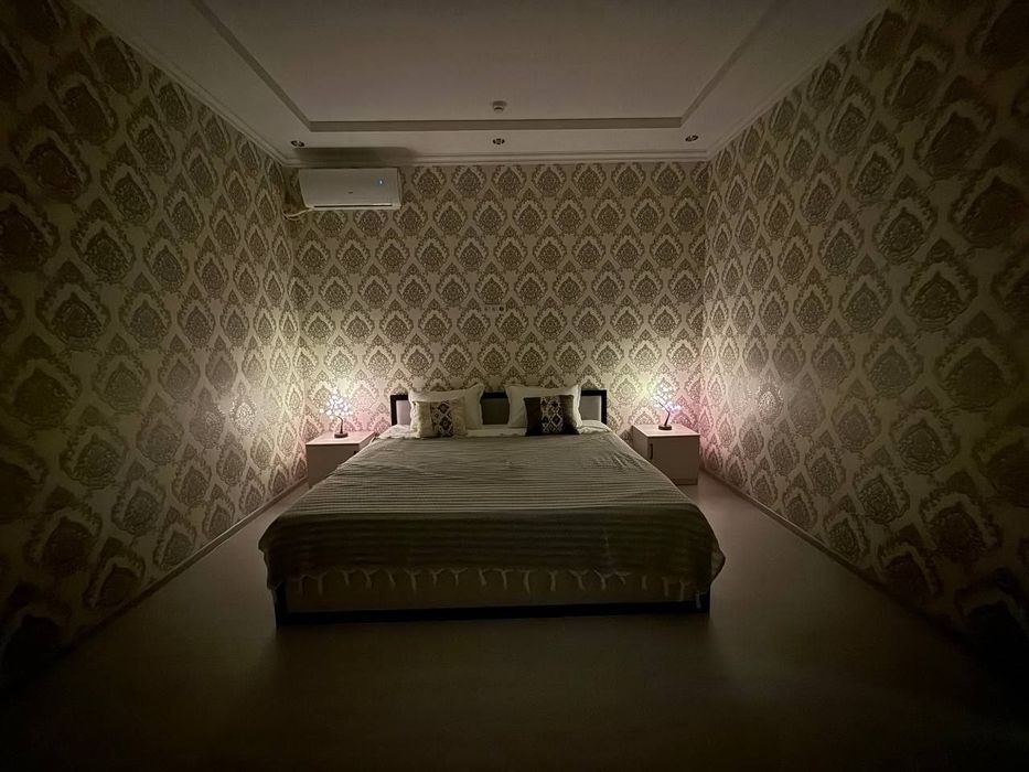 Хостел, аэропорт, без ЗАГС, номера 150 тысяч на двоих