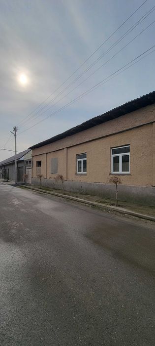 Yer hisobida uy sotiladi. 6 sotix. Zangiota ziyoratgohi yaqinida.