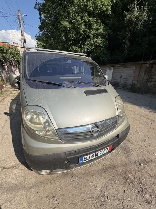 Opel Vivaro 2.5 CDTI 2009г дизел пътническо  товарен бус