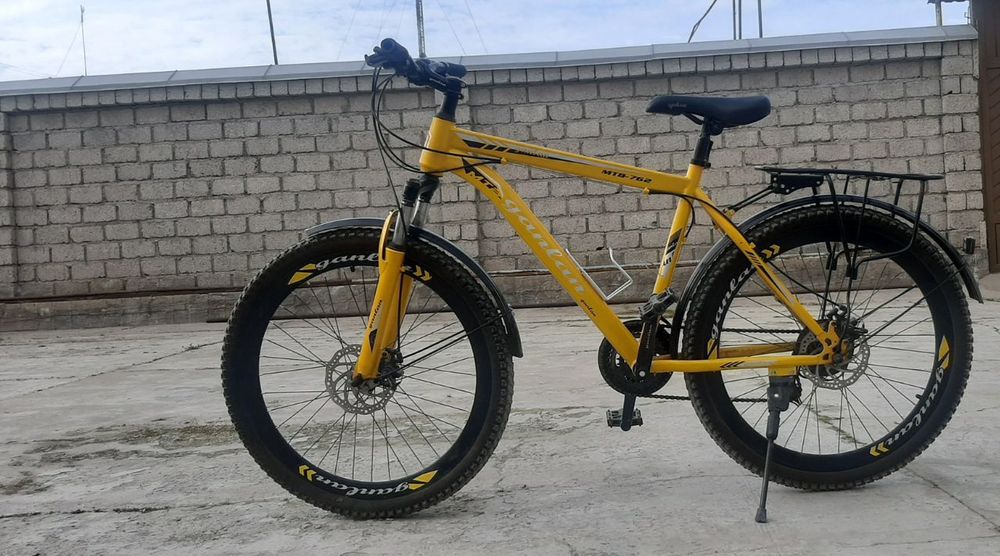 Sariq rangli velosiped