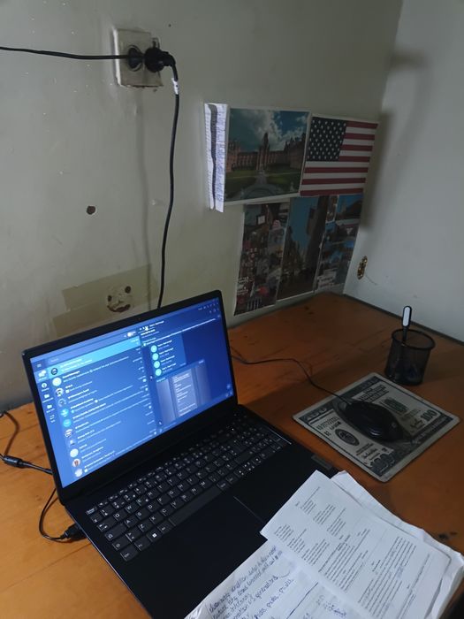 Lenovo notebook laptop notbuk
