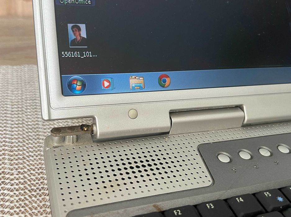Laptop retro ASUS A2500S Pentium 4 Radeon 9600 pentru colecționari