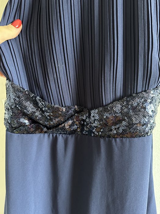 Официална тъмно синя рокля с пайети