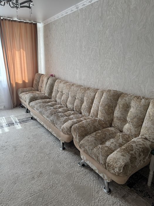 Продам диван с двумя креслами