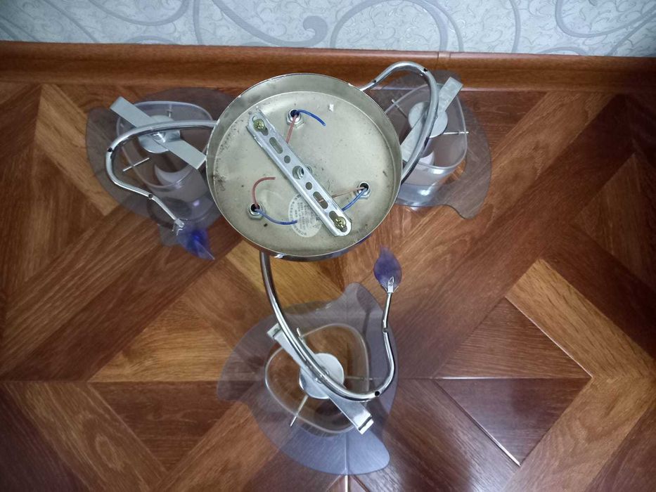 Продаю 2 Люстры красивые