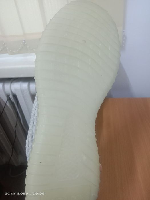 Продам летние кроссовки