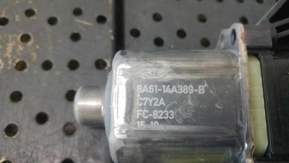 Motoras macara stanga fata ford fiesta 6 cb1 ccn 8a6114a389b