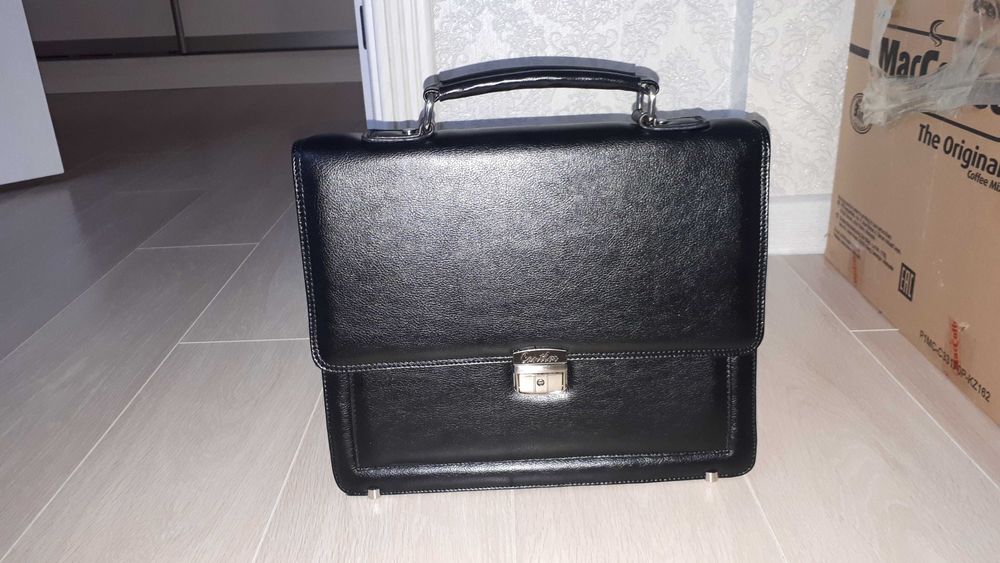 продам портфель мужской новый