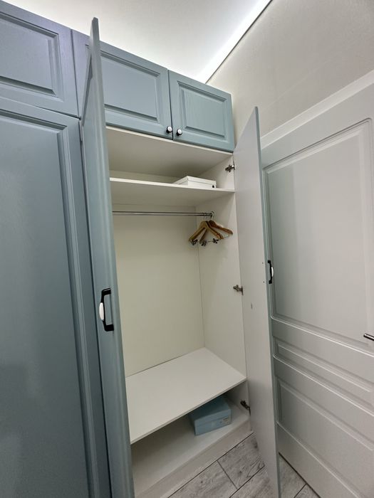 Продается шкаф большой  и вместительный